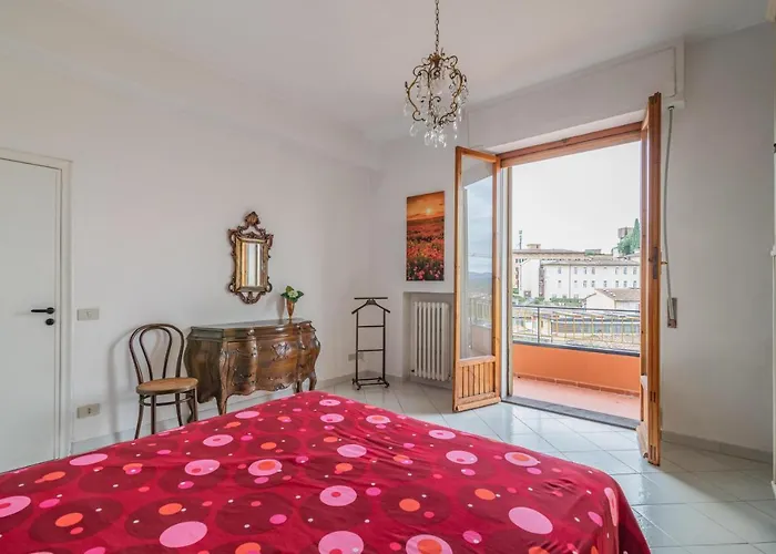 Guesthost - Comfy Flat Steps Away From Station סיינה