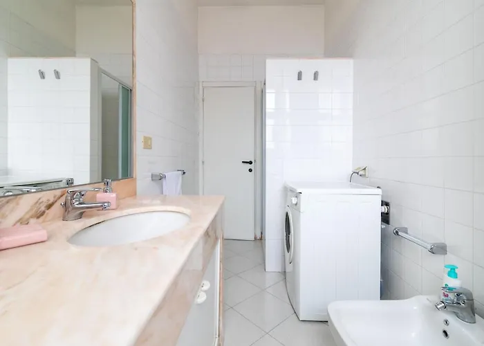 דירה Guesthost - Comfy Flat Steps Away From Station