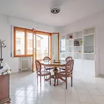 Guesthost - Comfy Flat Steps Away From Station
