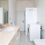 Apartment Guesthost - Comfy Flat Steps Away From Station