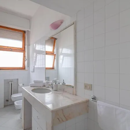Lejlighed Guesthost - Comfy Flat Steps Away From Station