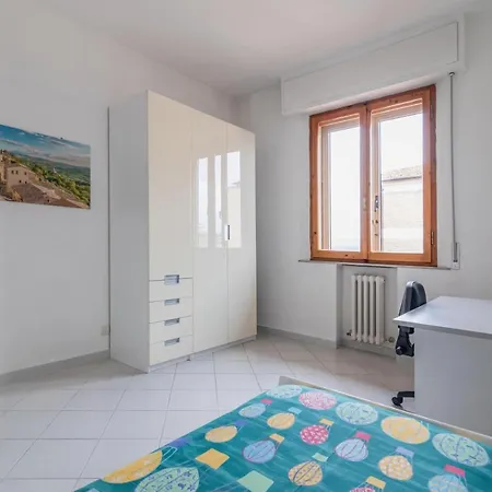 Apartmán Guesthost - Comfy Flat Steps Away From Station Siena