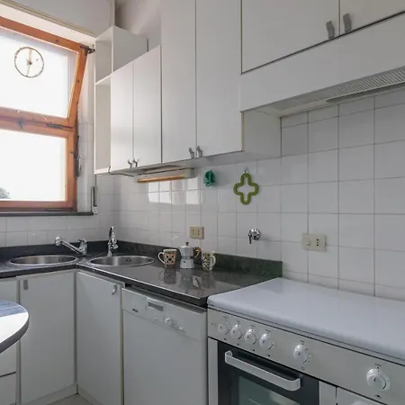 Comfy Flat Steps Away From Station! * Сиена