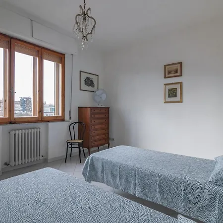 Guesthost - Comfy Flat Steps Away From Station *