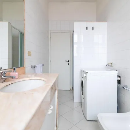 Apartmán Guesthost - Comfy Flat Steps Away From Station
