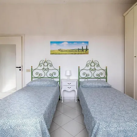 Guesthost - Comfy Flat Steps Away From Station Siena