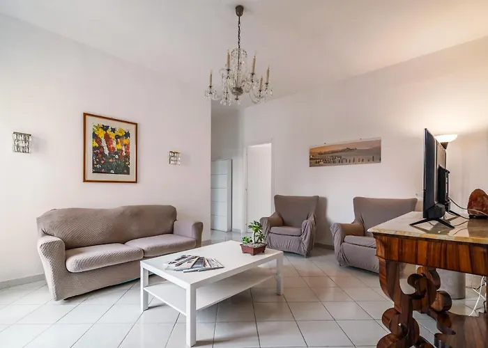 Apartment Guesthost - Comfy Flat Steps Away From Station *