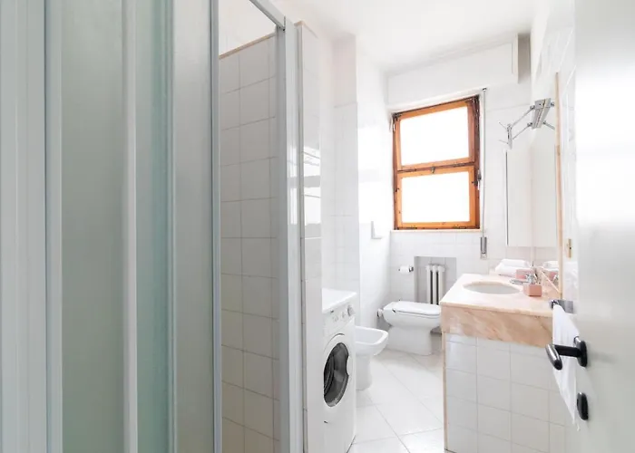 Guesthost - Comfy Flat Steps Away From Station 아파트 *