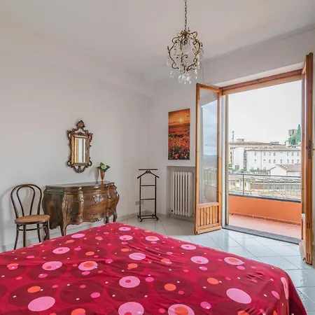 Guesthost - Comfy Flat Steps Away From Station سيينا