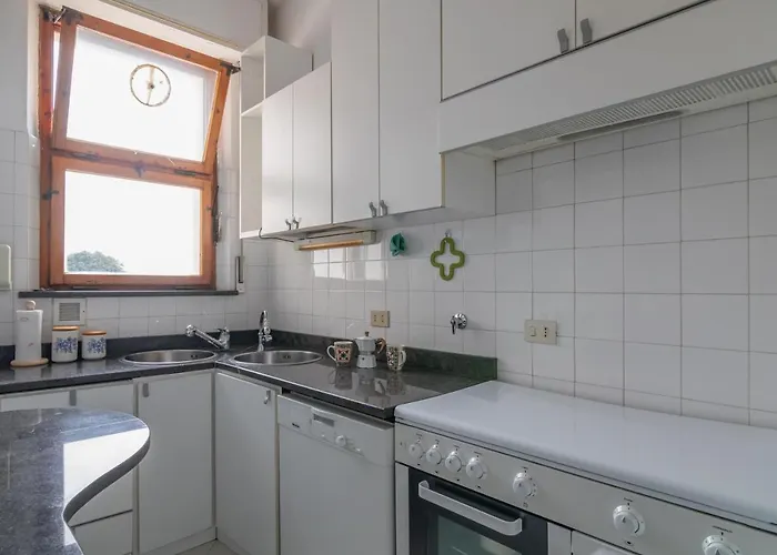 Guesthost - Comfy Flat Steps Away From Station * Siena